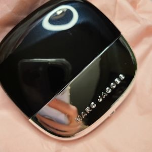 Marc Jacobs Instant Blurring Beauty Powder